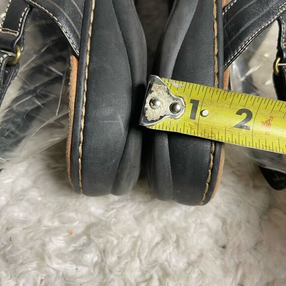 Clarks leather dark Brown strap sandals hook and loop Velcro strap.SZ11 . - Picture 7 of 9